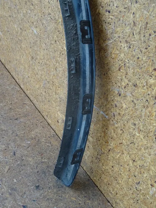 AUDI Q3 8U S-LINE Etuvasemman lokasuojan peite 8U0853717B image 5