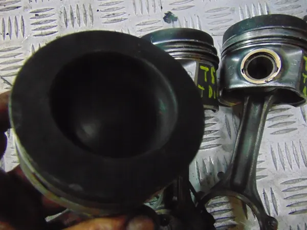 Piston avec bielle CAA pour VW T5 2.0 TDI image 3