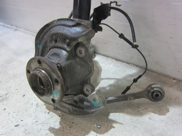 BMW OEM 31216798261 Linker Demperbevestiging F34 GT image 3