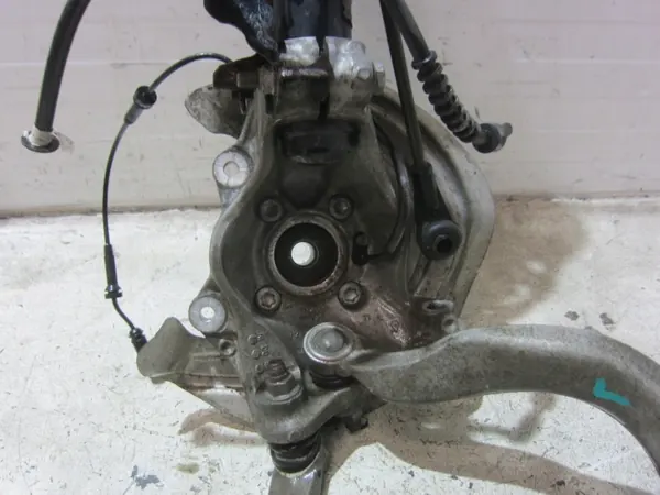 BMW OEM 31216798261 Linker Demperbevestiging F34 GT image 7