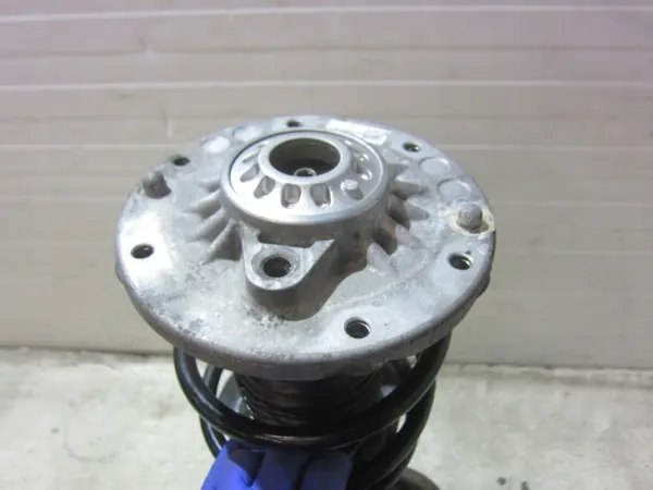 BMW OEM 31216798261 Linker Demperbevestiging F34 GT image 9