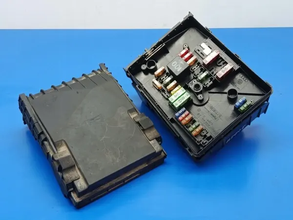 Caixa de fusíveis VW Touran I OEM 1K0937125D - Usado image 2