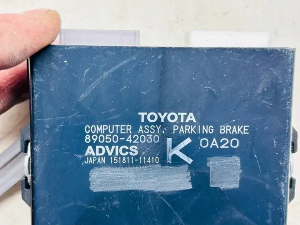 Módulo de travão de mão Toyota RAV4 V OEM 8905042030 image 3