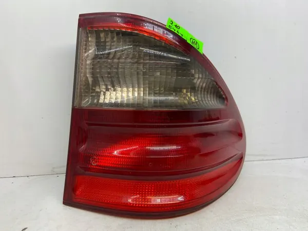 Mercedes E 220 CDI S210 W210 Rechter Achterlicht A2108205464 image 2