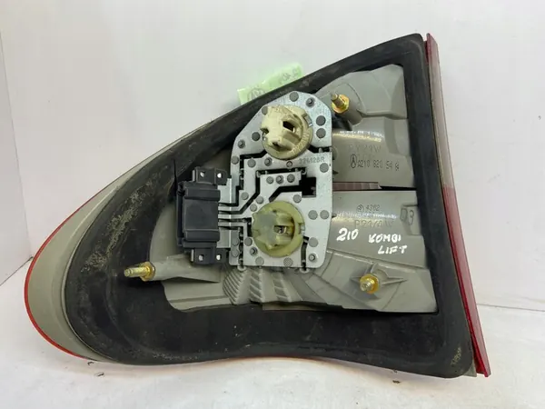 Mercedes E 220 CDI S210 W210 Rechter Achterlicht A2108205464 image 8