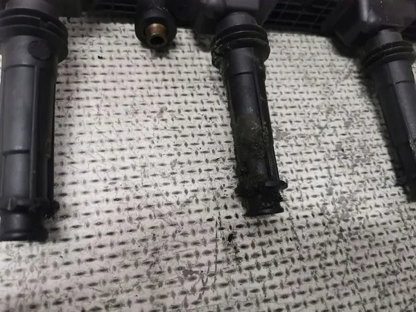 OMEGA B 2.2 16V Bobina de Ignição Bosch 90564334 image 2