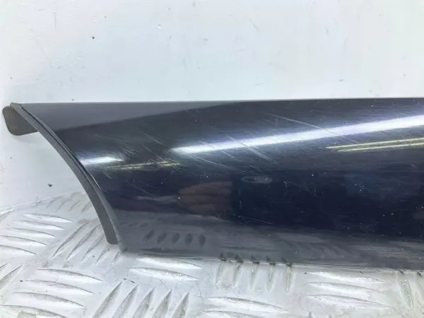 Skoda Yeti pilarisuojus vasen etu OEM 5L0853263 image 3