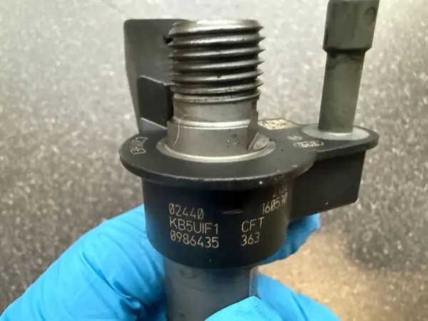 Iniettore carburante BMW 1 E81 E87 0986435363 image 3