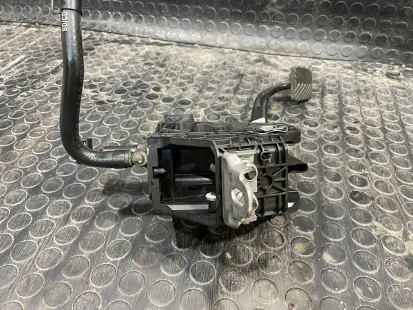 Kopplingspedal OEM 93840-F2100 S2602I039 för Kia/Hyundai image 3