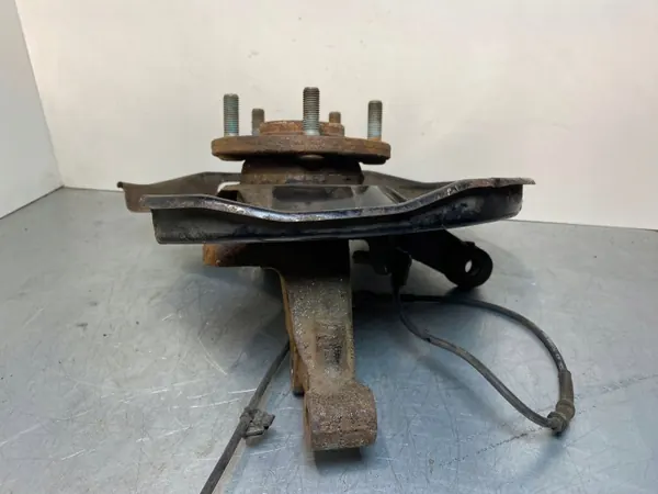 Mazda OE FBZ23847 Cubo roda dianteiro - Usado image 6