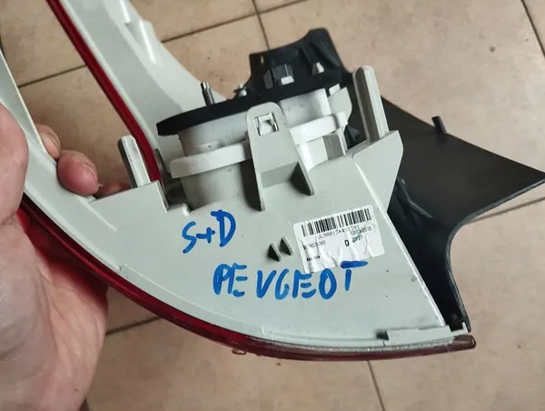 PEUGEOT 2008 I Lámpara Trasera Derecha 9678074380 image 4