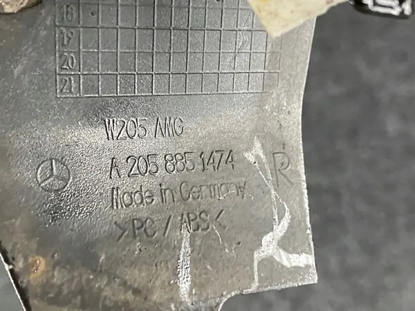 MERCEDES CLASSE C W205 RIVESTIMENTO PARAURTI DESTRO image 3