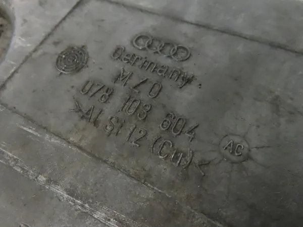 Oljetank Audi A6 C5 2.8 078103603AB image 2