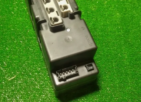 Pompe de verrouillage central Mercedes OEM A2208001248 image 3