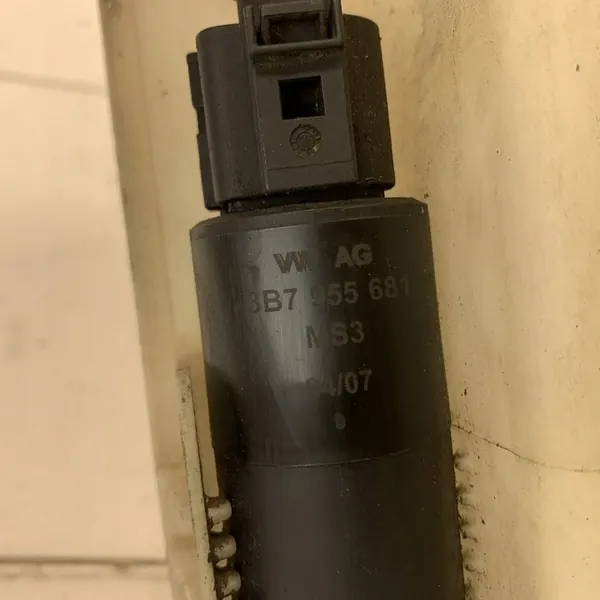 Réservoir de liquide de lave-glace VW GOLF V TOURAN 1T LIFT 08r image 8