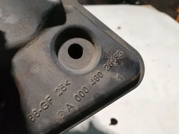 Réservoir direction assistée Mercedes OEM A0004602683 image 3