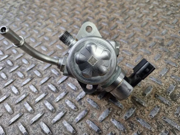 Volvo XC40 2020 Hochdruckkraftstoffpumpe OEM 31437903 image 8