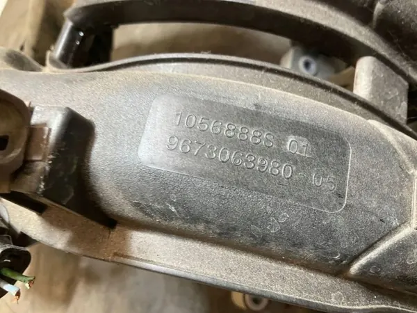 Colector de admisión PEUGEOT 208 OEM 9673063980 1.2L image 3