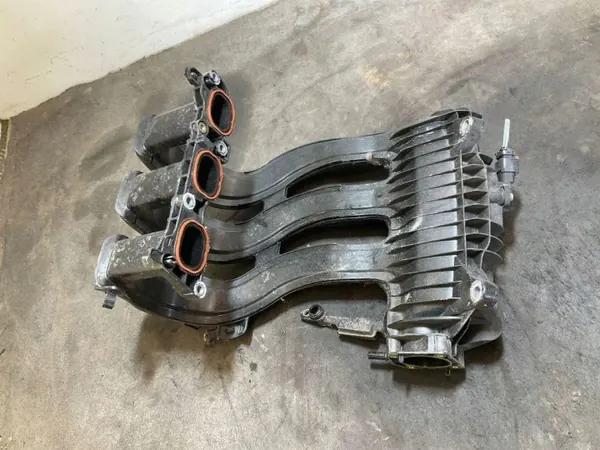 Colector de admisión PEUGEOT 208 OEM 9673063980 1.2L image 4