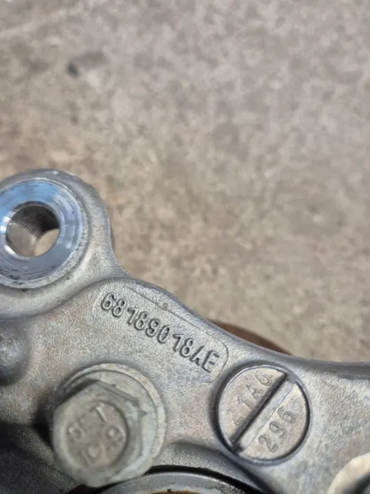 OEM 68189018AE Moyeu Roue Droit Avant image 4