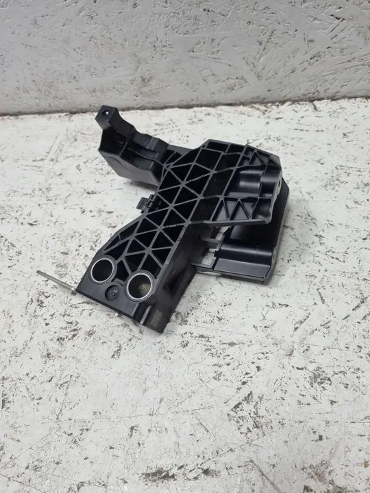 Mercedes-Benz C W206 2022 Panneau de montage de radiateur gauche OEM image 3