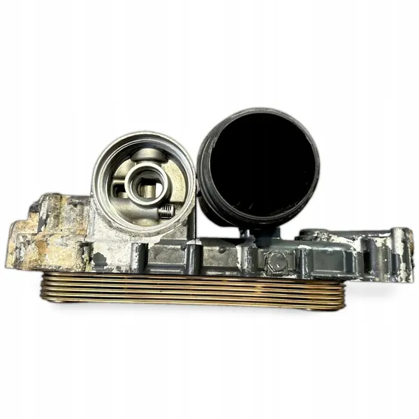 Iveco Oljefilterfäste OEM 504180635 - Begagnad image 4