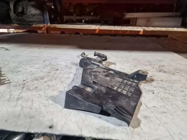 Scheinwerfer-Befestigungsschiene links vorne OEM 89392979 image 2