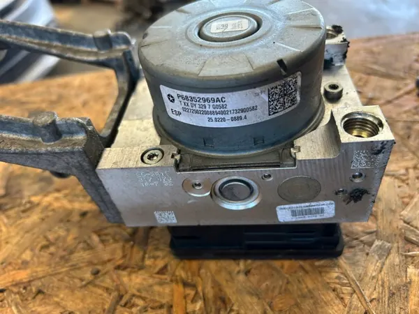 Jarrupumppu OEM 68352969AC P6 Dodge Charger 5.7 V8:lle image 3