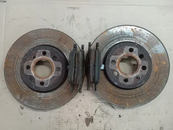 CR3107 Bromsskivor & Belägg Fram 280mm 4 Skruvar image 2