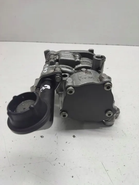 Skoda Superb B8 Öljypumppu OEM 04L145208K - Käytetty image 6