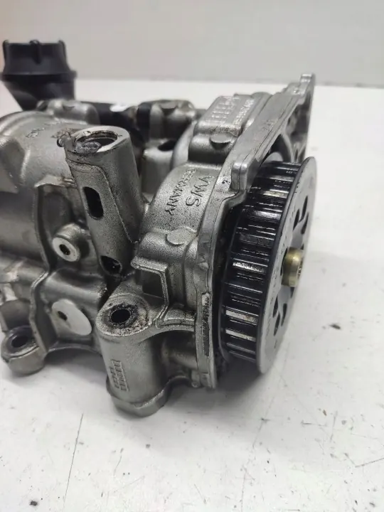 Skoda Superb B8 Öljypumppu OEM 04L145208K - Käytetty image 8