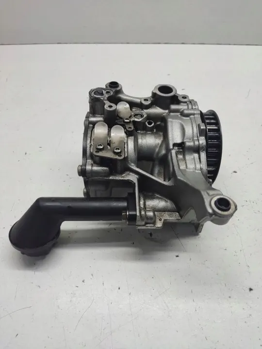 Skoda Superb B8 Öljypumppu OEM 04L145208K - Käytetty image 9