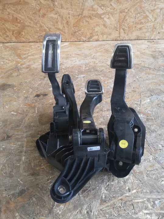 AUDI A1 8X OEM poljinsarja - Kaasu, Jarru, Kytkin image 2