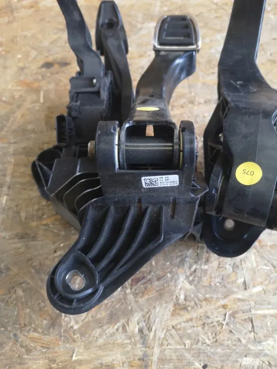 AUDI A1 8X OEM poljinsarja - Kaasu, Jarru, Kytkin image 3