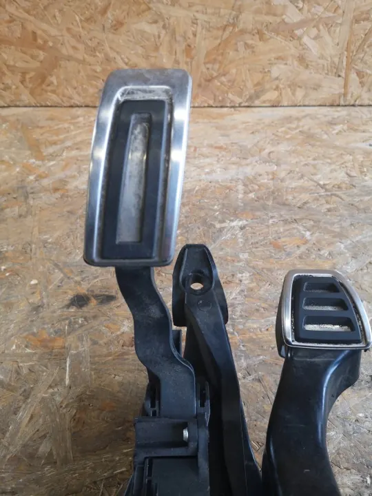 AUDI A1 8X OEM poljinsarja - Kaasu, Jarru, Kytkin image 4