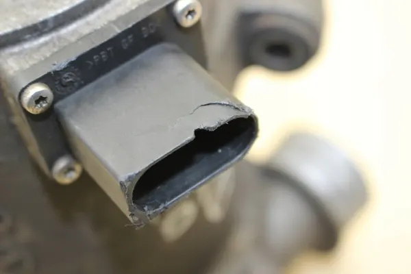 BMW 5 F10 2.0i Elektrisk Vattenpump 7597715 image 4