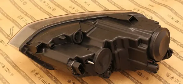 TYC 20-12036-15-2 Farol Volkswagen Polo image 2