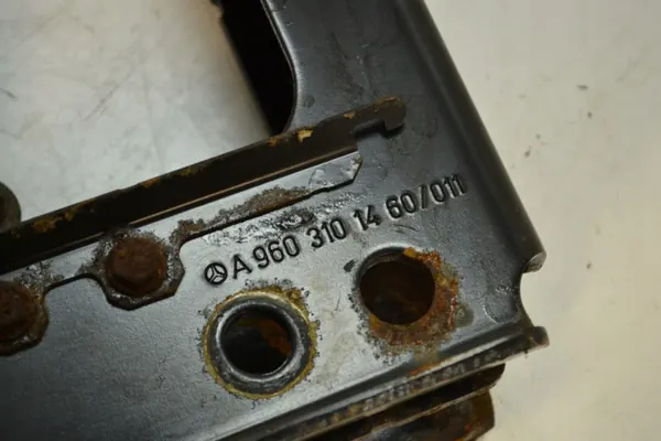 Oikea ohjaamon kiinnike OEM A9603101460 Mercedes Actros image 6