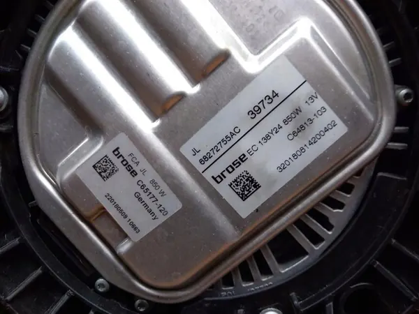 OEM 68272755AD Tuulettimen Kotelo Jeep Wrangler JL 2.0T image 3