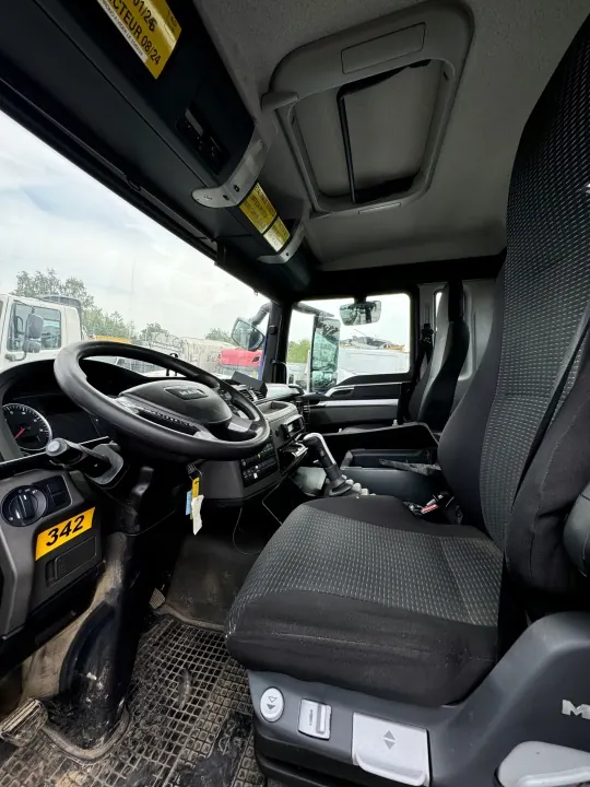 Cabina diurna MAN TGS 2015 - Pieza OEM usada image 7