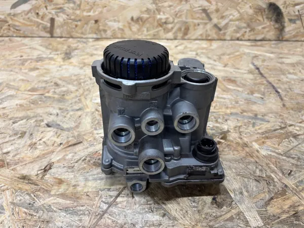 Válvula Controle Reboque Wabco OEM A0004319413 Usado image 3