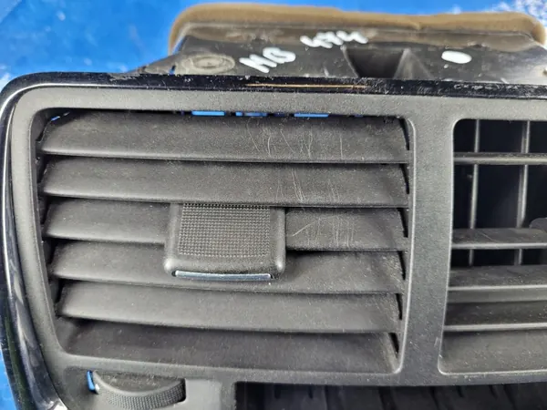 Opel Meriva B mittluftgallergaller OEM 13262802 image 6