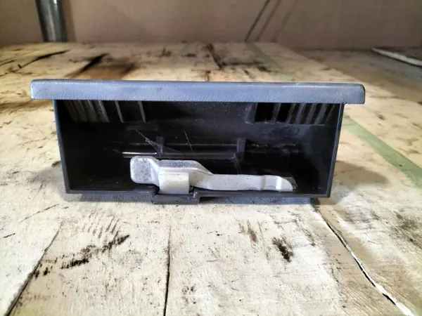 Cenicero Jeep XJ OEM para Cherokee 87-96 - Usado image 3