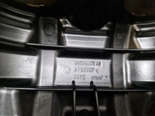 Dodge OEM 05184068AK Höger ventillock 3.6 V6 image 6