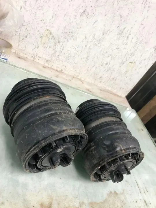 OEM A2543207402 Taka-oikea ilmajousi Mercedes GLC image 3