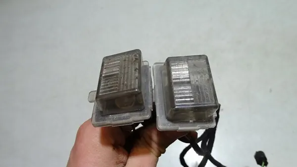 Mercedes-Benz W204 C 200 CDI License Plate Light image 2