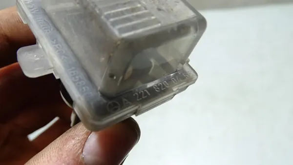 Mercedes-Benz W204 C 200 CDI License Plate Light image 3