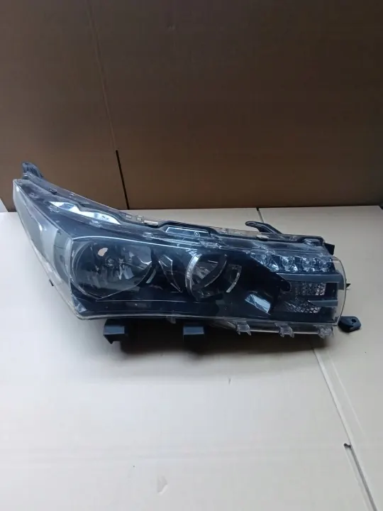 Phare droit OEM 0[PKO0P pour Toyota Corolla E16 image 2