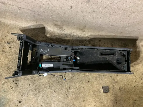 Armleuningtunnel Mercedes W212 OEM A2126805702 image 2