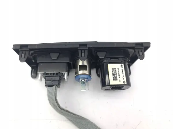 Hyundai i20 USB-aansluiting OEM 84644Q0600 - Gebruikt image 3